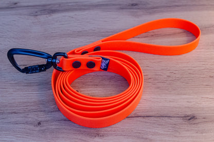 Neon Orange Biothane Dog Leash with a Twist-lock carabiner, 20 mm