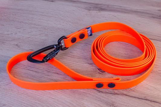 Neon Orange Biothane Dog Leash with a Twist-lock carabiner, 20 mm