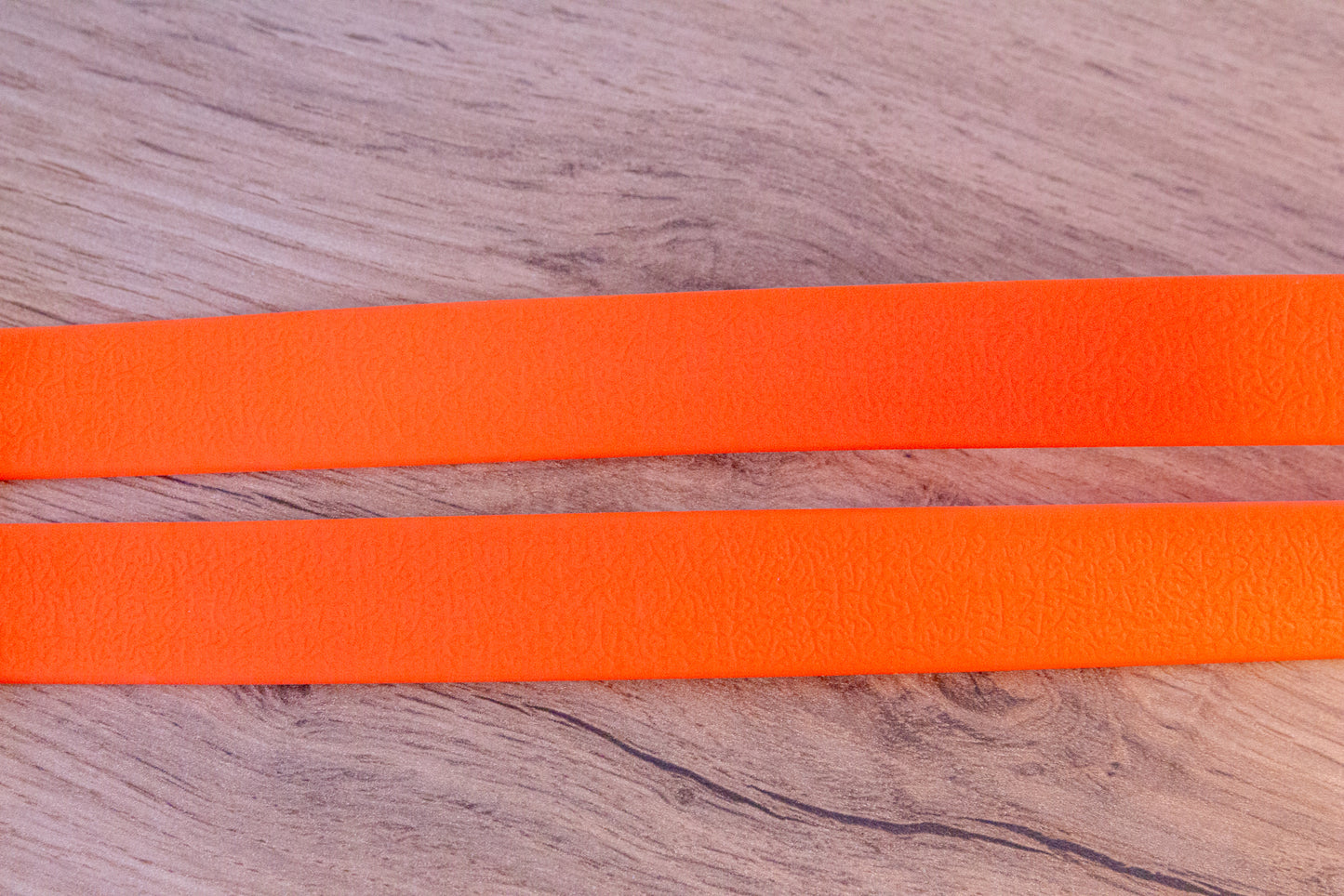 Neon Orange Biothane Dog Leash with a Twist-lock carabiner, 20 mm